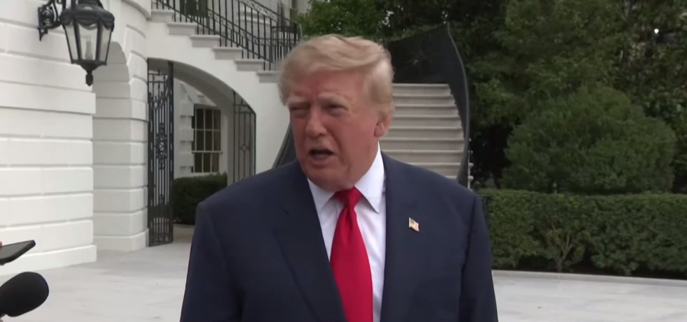 Україні передали "рішучу вимогу" Трампа щодо припинення ударів по російських НПЗ, - DW 